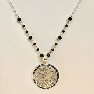 Elegant Silver and Black rhinestones necklace good for a black fit 🖤